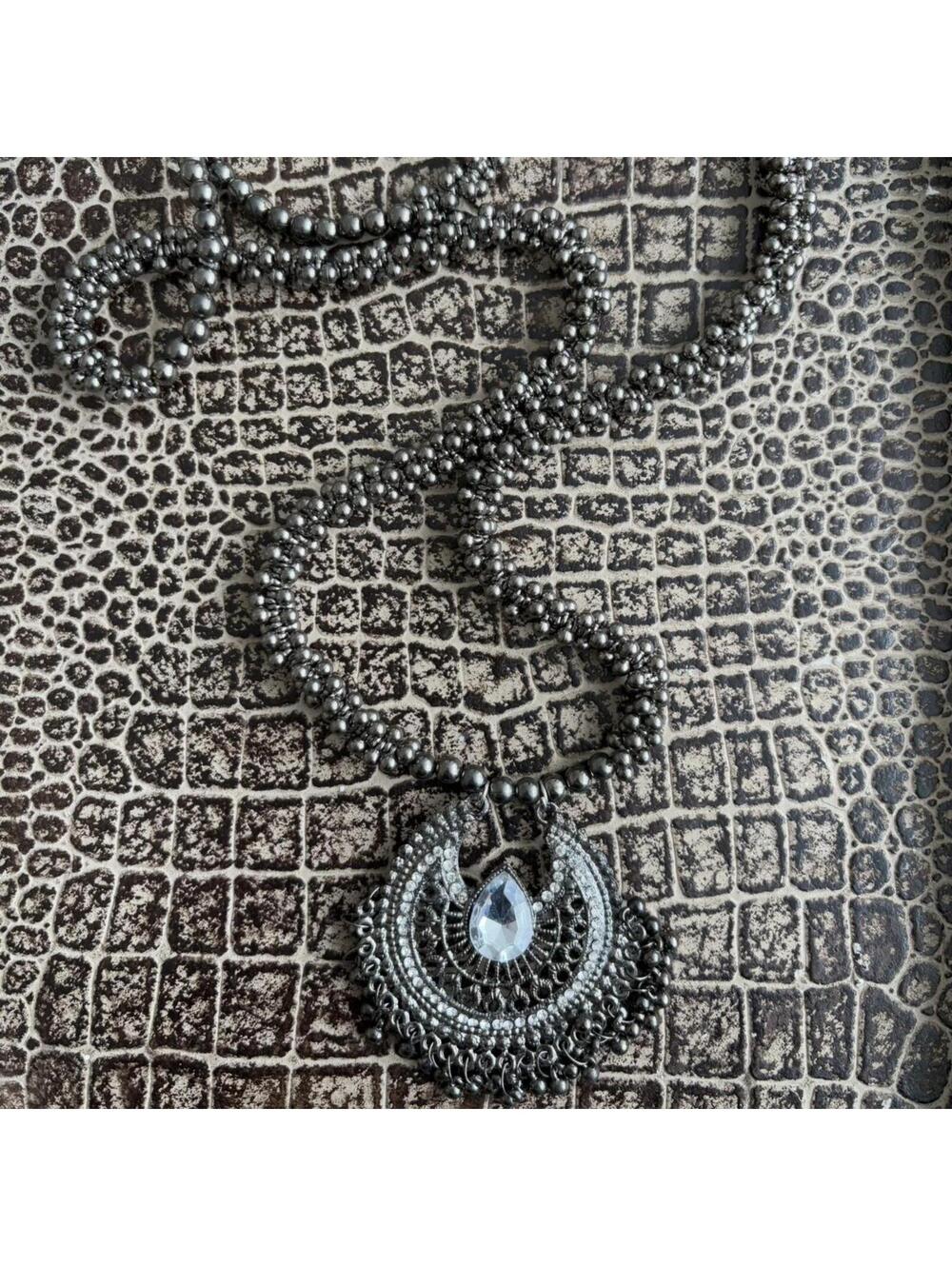 DARK TONE SILVER NECKLACE WITH LARGE PENDANT
